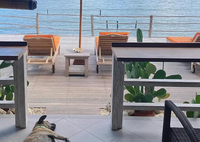 Vns Beachfront Gasthof